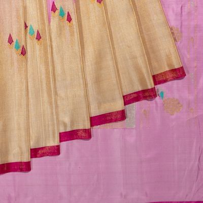 Gadwal Silk Butta Pink And Cream Temple Saree