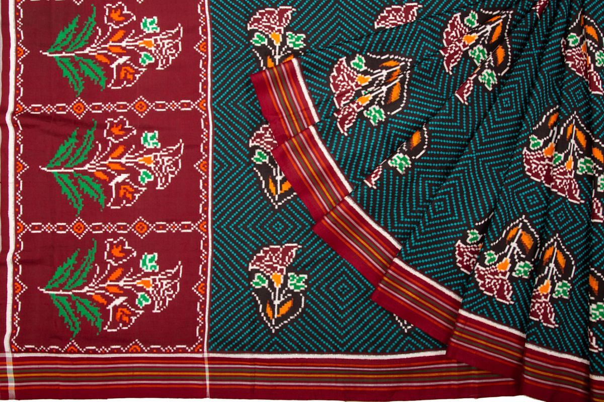 Patan Patola Silk Double Ikat Phool Bhat Black Saree/5053372_2.jpg