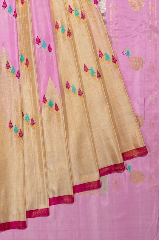 Gadwal Silk Butta Pink And Cream Temple Saree