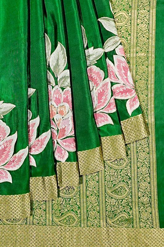 Kanchipuram Silk Plain Dark Green Saree With Embroidery