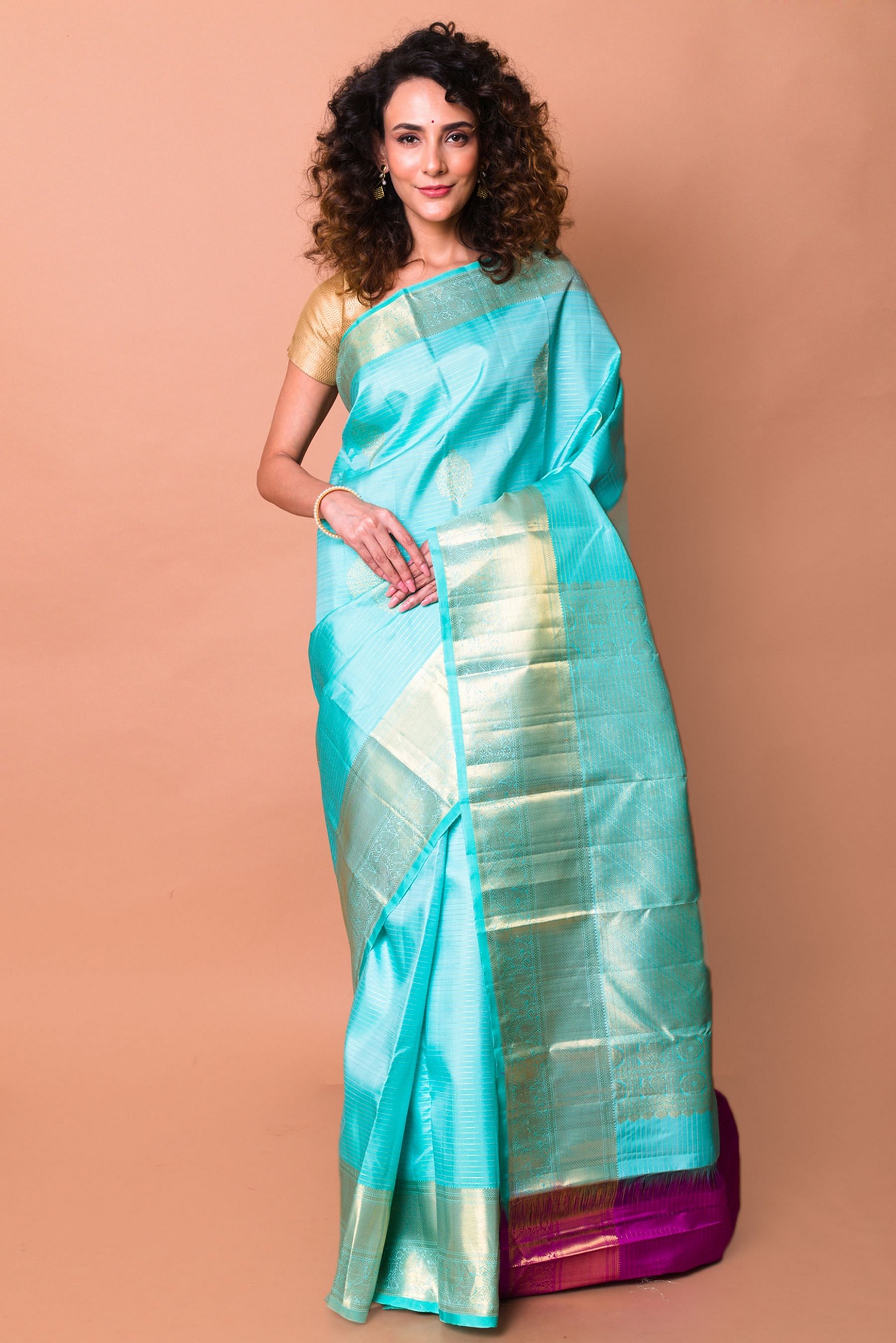 HOUSE OF BEGUM Women's Sky Blue Kubera Pattu Silk Saree With Blouse Piece